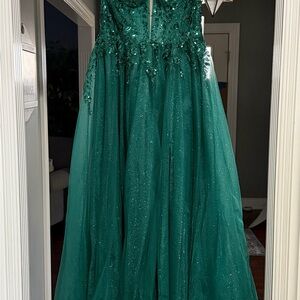 Elegant Green Gown with Glitter Details
